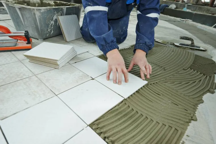 Carreleur professionnel pour la pose de carrelage imitation bois à Annecy, Annecy, Impoco Catania