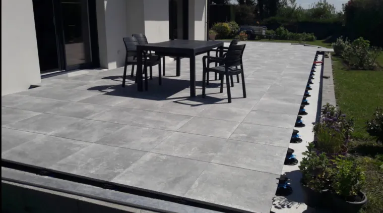 Entreprise de rénovation pour la pose d'un dallage sur plot, Annecy, Impoco Catania