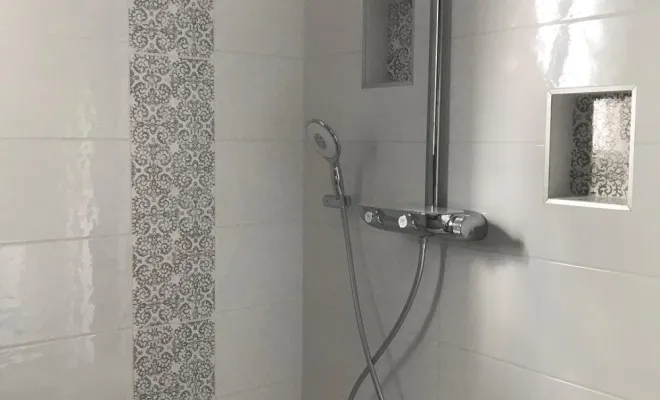 POSE DE CARRELAGE EN MOSAÏQUE POUR UNE SALLE DE BAIN D'UNE MAISON À POISY, Annecy, Impoco Catania