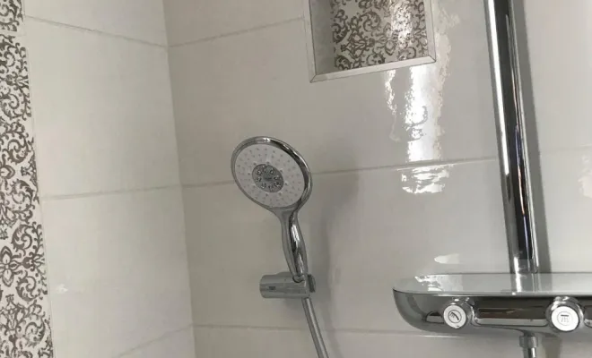 POSE DE CARRELAGE EN MOSAÏQUE POUR UNE SALLE DE BAIN D'UNE MAISON À POISY, Annecy, Impoco Catania