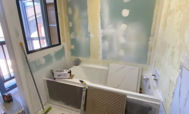 Rénovation d'une salle de bain en marbre et bois dans une maison à Thônes, Annecy, Impoco Catania